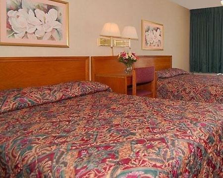 Econo Lodge Near Potomac Mills Вудбридж Екстер'єр фото